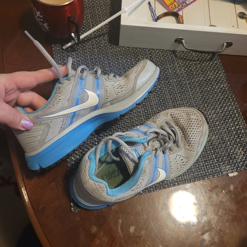 Running shoes - Picture 2 of 3